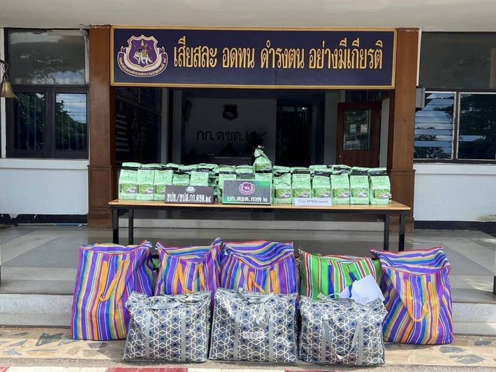 Theo truyền thông địa phương, cảnh sát Udon Thani đã nhận được tin báo về một giao dịch ma túy diễn ra tại một khách sạn địa phương. Khi tới nơi và phục kích, họ đã bắt giữ thành công một nữ sinh đại học và tịch thu số ma túy đá methamphetamine trị giá khoảng 354 triệu baht (khoảng 261 tỷ đồng) với trọng lượng lên tới 354 kg.