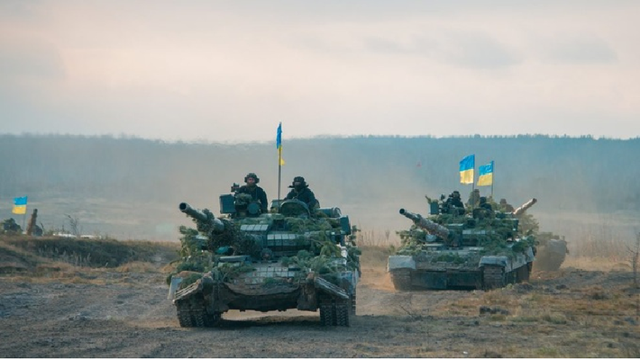Thêm vào đó, chính quyền Ukraine cũng muốn giành được thêm lợi thế, khiến cho Quân đội Ukraine ở Kurakhove buộc phải chấp nhận rủi ro lớn để ngăn chặn sự tiến công của quân Nga. Vì vậy, các xe tăng của Ukraine tại đây đã bắt đầu tham gia các trận chiến cận chiến quy mô lớn. Đây cũng là lý do gần đây tốc độ tiến quân của Quân đội Nga bị chậm lại. Ảnh: Defense Express.