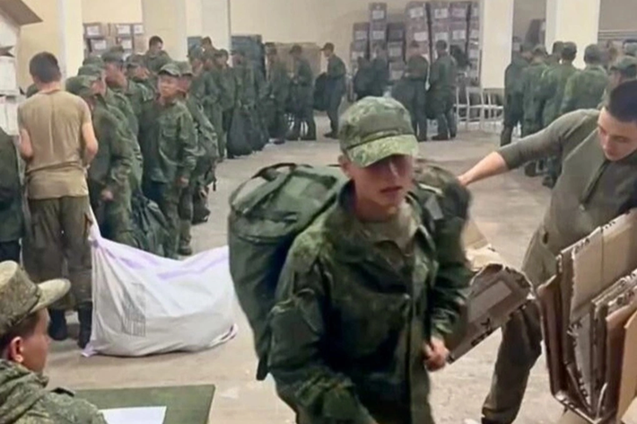 Trên thực tế, mặc dù Nga và Triều Tiên không công khai thừa nhận, nhưng Triều Tiên đã hỗ trợ Nga một lượng lớn đạn dược và tên lửa để duy trì cỗ máy chiến tranh của Nga. Đặc biệt, gần đây Triều Tiên còn cử 12.000 binh sĩ đến Nga để tham gia chiến đấu. Ảnh: Trung tâm An ninh và Liên lạc chiến lược Ukraine.