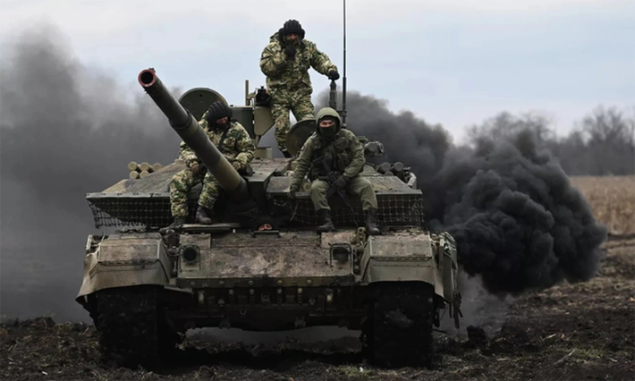 Về phía Kupyansk, đây là một địa điểm quân sự quan trọng ở khu vực Kharkiv. Quân đội Nga đã liên tục tổ chức các đợt tấn công mạnh mẽ trong những ngày gần đây. Các lực lượng Nga ở phía đông và phía bắc đã tiến sát thành phố, giao tranh giữa hai bên diễn ra ác liệt, trong khi Quân đội Ukraine vẫn giữ vững phòng tuyến. Ảnh: RIA Novosti.