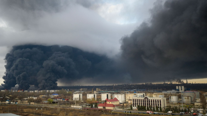 Ở một diễn biến khác, vào ngày 17/11, trong cuộc không kích quy mô lớn của Nga vào Ukraine, chỉ riêng khu vực Odessa đã hứng chịu 38 tên lửa và 10 máy bay không người lái. Cơ sở hạ tầng năng lượng ở đây bị phá hủy nghiêm trọng, dẫn đến mất điện, mất nước, ngừng sưởi ấm trên diện rộng. Phần lớn người dân phải trải qua một đêm lạnh giá trong bóng tối. Ảnh minh họa: Getty Images.