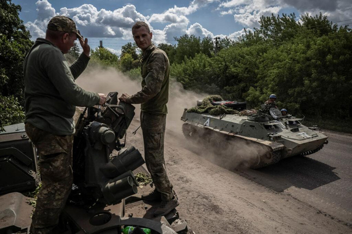 Theo số liệu tổn thất trong trận chiến của Quân đội Ukraine do Bộ Quốc phòng Nga công bố ngày 25/10, Quân đội Ukraine đã mất 15.630 người trên toàn diện trong tuần qua, tương đương với hơn 60.000 người mỗi tháng, trung bình mỗi ngày mất 2.232 người. Trước tháng 8, số thương vong hàng ngày của quân Ukraine hiếm khi vượt quá 2.000 người, thường dao động từ 1.700 đến 1.800 người. Ảnh: Reuters.