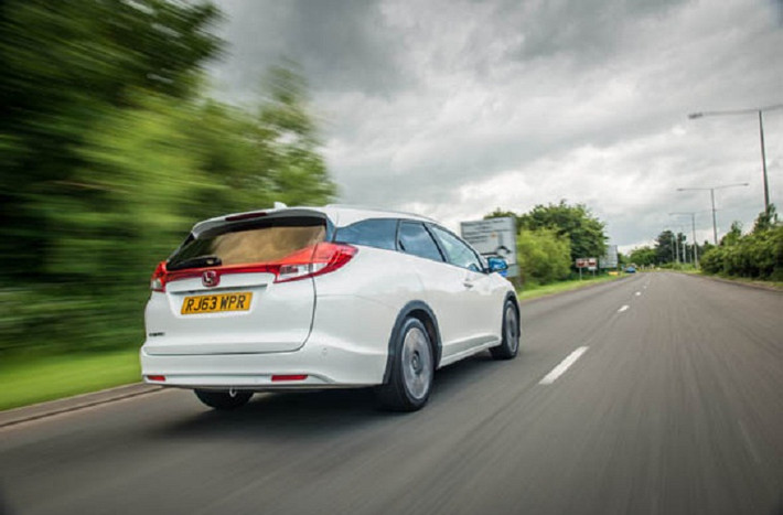 3. Honda Civic Toure: Hệ thống treo của xe này chỉ có thể được điều chỉnh qua trục sau là một ý tưởng ngu ngốc, nó khiến việc lái xe hết sức khó khăn.