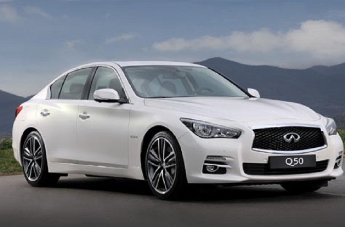 4. Infiniti Q50: Chiếc xe bị hủy hoại bởi hệ thống lái ngu ngốc. Bạn đưa ra một mệnh lệnh, máy tính sẽ quyết định xem có thích nó hay không rồi tự điều khiển các bánh xe.