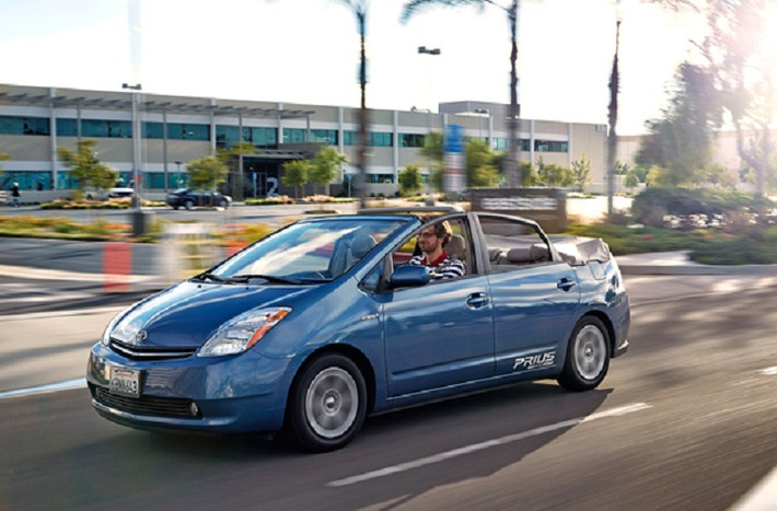 5. Toyota Prius: Từ việc đáng khen ngợi lại trở thành nực cười. “Chiếc xe tệ nhất tôi đã từng điều khiển” là phát biểu của B Pulman.