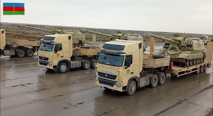 Ảnh: Các tổ hợp pháo tự hành 2S19 Msta-S cỡ nòng 152mm của Azerbaijan. Đây có thể nói là một trong những tổ hợp pháo tự hành hàng đầu trên thế giới hiện nay dẫu cho nó đã được phát triển từ thời Liên Xô. Với các tổ hợp pháo tự hành này thì lục quân Armenia không hề có khí tài có khả năng tương đương dẫn đến lép vé trong các trận đấu pháo.