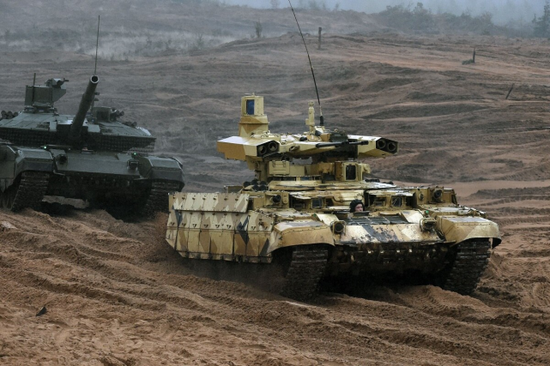 Trên thực tế, BMPT-72 "Kẻ hủy diệt" đã được phát triển từ 10 năm trước, và nó chưa bao giờ nhận được đơn đặt hàng từ quân đội Nga. Quân đội Nga không từ chối mua, nhưng cũng không bao giờ đặt hàng. Nguyên nhân chính là do thiếu tiền, và cuộc nội chiến Chechnya đã kết thúc, nên không cần đến các loại vũ khí chuyên dụng như vậy.