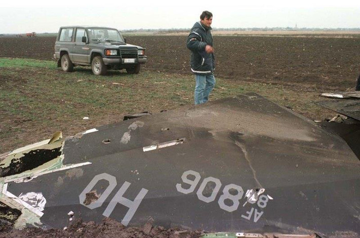 Năm 1999, một chiếc cường kích tàng hình F-117 của Mỹ đã bị phòng không Nam Tư bắn hạ trong một cuộc không kích nhằm vào nước này, phá vỡ huyền thoại bất diệt về loại máy bay chiến đấu tàng hình "Chim ưng đêm" của Không quân Mỹ.