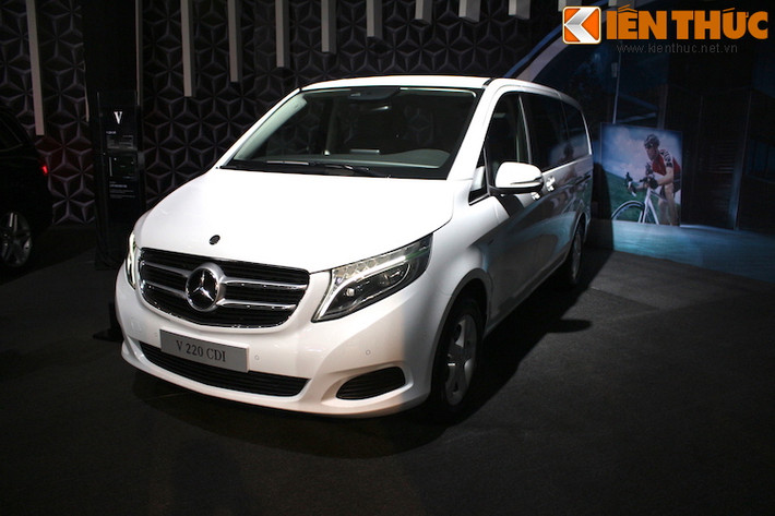 Ra mắt lần đầu vào tháng 2/2014, V-Class là "hậu duệ" của dòng xe VAN Viano trước đây của hãng. Trong đó, Mercedes V220 CDI là phiên bản tầm trung của dòng xe này, chỉ đứng sau bản V250 BlueTec.