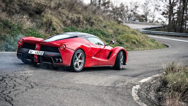 Trước Lykan Hypersport, đoàn làm phim đã từng muốn sử dụng LaFerrari. Mặc dù có giá rẻ hơn Lykan Hypersport, nhưng LaFerrari lại khó mua. Để có thể mua một chiếc, chủ xe phải sở hữu một số lượng Ferrari nhất định, và phải được hãng xét duyệt trước. Ngay cả hãng phim Universal với nguồn tiền khổng lồ cũng không thể mua được một chiếc LaFerrari. Dannis cho biết, họ đã liên lạc với hãng xe Ý, nhưng Ferrari đã không đồng ý hợp tác.
