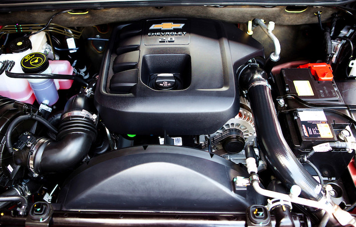 Nằm dưới nắp ca-pô của Colorado High Country vẫn là động cơ diesel Duramax 2.8l tăng áp, với công suất 193 mã lực và mô-men xoắn cực đại lên tới 500 Nm.