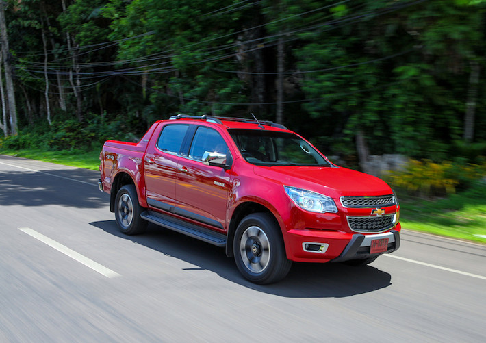 Các trang bị an toàn của xe cũng được Chevrolet chú trọng với ABS, EBD, hệ thống hỗ trợ lên/xuống dốc, hệ thống ổn định thân xe TCS, 2 túi khí cho hàng ghế trước,...
