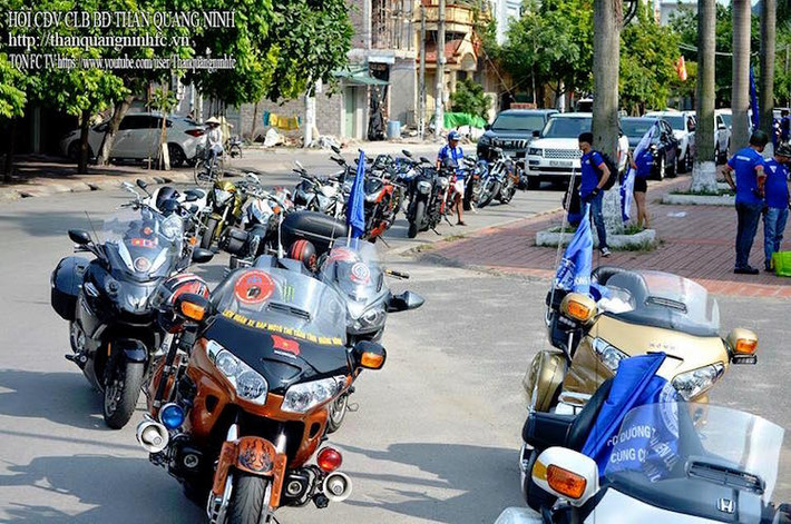 Bên cạnh đó là dàn môtô PKL "khủng" của những người chơi xe ở Quảng Ninh, có thể điểm tới một vài "anh tài" như Honda Goldwing, honda CB1000, Kawasaki Z1000 hay BMW K1600 GTL.