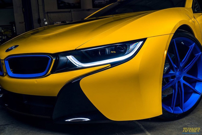 Ở phần "nội công", khối động cơ turbo 3 xi-lanh của i8 vẫn được giữ nguyên, tuy nhiên Turner đã trang bị cho xe hệ thống xả titan do chính hãng thiết kế.