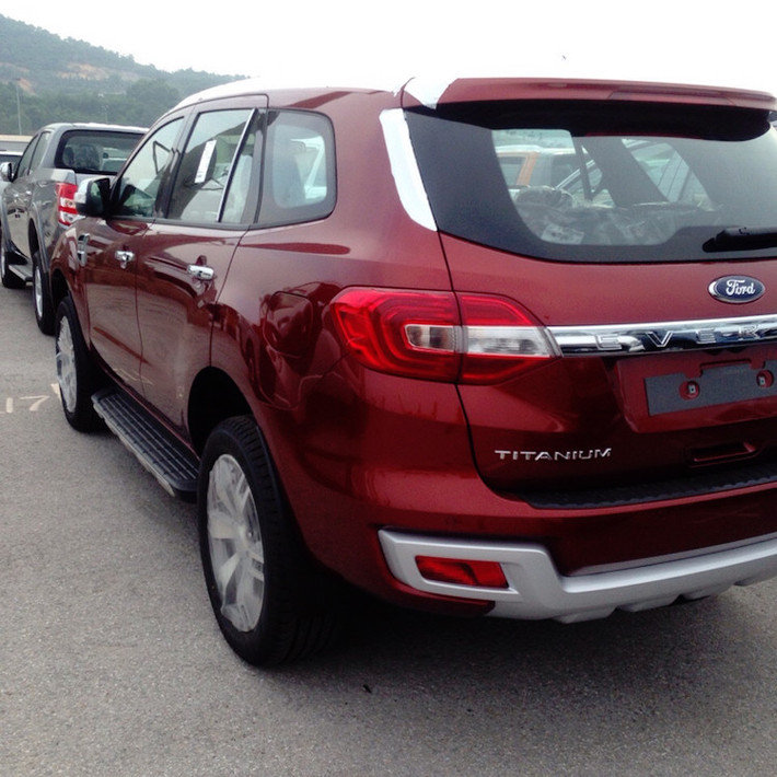 Tại thị trường Việt Nam, Everest sẽ được phân phối với 2 loại động cơ diesel tăng áp Duratorq và 3 phiên bản: 2.2 AT, 3.2 AT Titanium và 3.2 AT Titanium+/Limited.