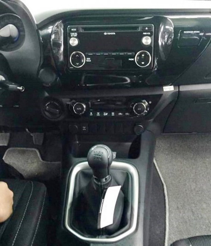 Chiếc xe lộ diện tại Việt Nam được trang bị hộp số sàn 6 cấp, càng chứng tỏ rằng nó vẫn chưa phải là phiên bản cao cấp nhất.