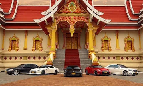 Cũng giống như những đại gia ở Việt Nam, các đại gia ở Lào cũng rất chuộng săn lùng biển đẹp cho những chiếc siêu xe của mình.