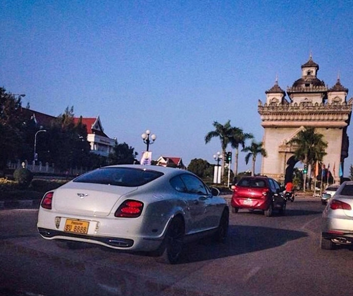 Bentley Continental Supersport biển tứ quý 8 dạo chơi trên đường phố Lào.