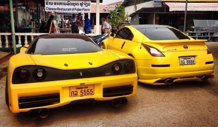 Acura NSX độ bodykit Veliside biển tứ quý 5, bên cạnh Nissan 350Z biển tứ quý 8 của đại gia Lào.