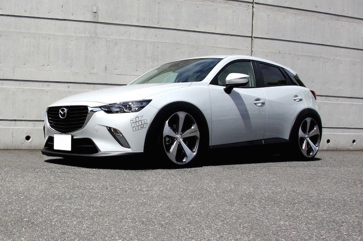 Nằm trong loạt xe có ngôn ngữ thiết kế KODO của Mazda, CX-3 sở hữu kiểu dáng vừa mềm mại, vừa mạnh mẽ.