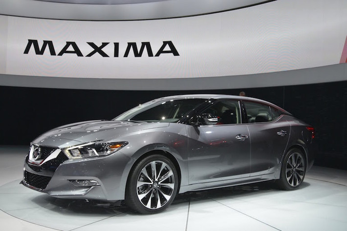 Nissan chịu khá nhiều "búa rìu" dư luận khi tung ra chiếc sedan cỡ trung "thể thao" Maxima thế hệ mới, với vẻ ngoài khá "dị" và hộp số vô cấp CVT.