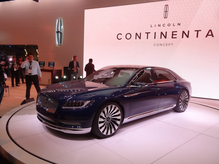 Triển lãm New York đánh dấu sự trở lại của thương hiệu xe sang Lincoln với chiếc concept Continental ấn tượng, mặc dù hơi giống Bentley.