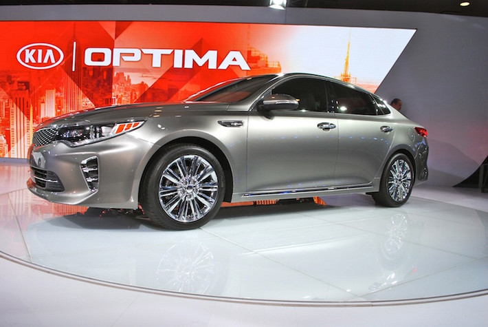 Trong khi đó tại New York Motoshow 2015, đối thủ của Maxima, Kia Optima thế hệ mới lại được đánh giá rất cao.