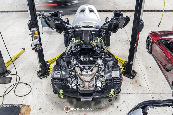 Với những người trong ngành, khối động cơ V8 nằm trong hệ thống truyền lực hybrid trên McLaren P1 là một kỳ quan. Nó thật sự phức tạp và nhiều chi tiết.