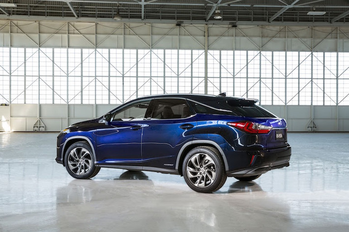Vừa được công bố tại triển lãm New York 2015, Lexus chưa tiết lộ giá và ngày bán của RX thế hệ mới.