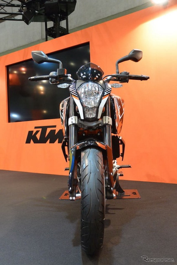 Duke 250 có trọng lượng 139 kg, trong khi RC 250 nặng 147 kg.