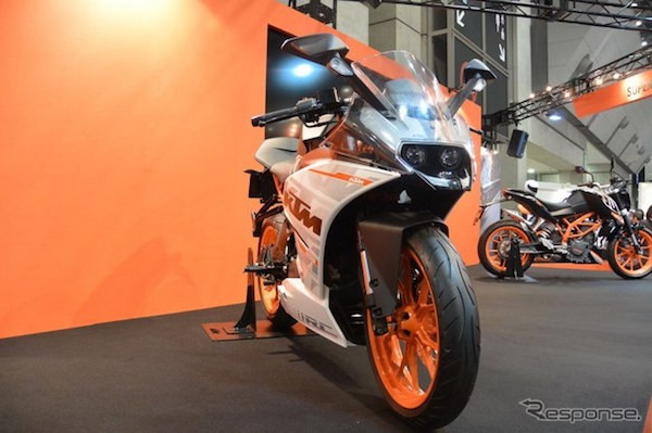 Duke và RC 250 sẽ được sản xuất tại nhà máy KTM đặt tại Ấn Độ. Giá lần lượt của 2 chiếc xe tại Nhật là 550 và 620 ngàn Yên (tương đương khoảng 99,1 - 112 triệu VND).