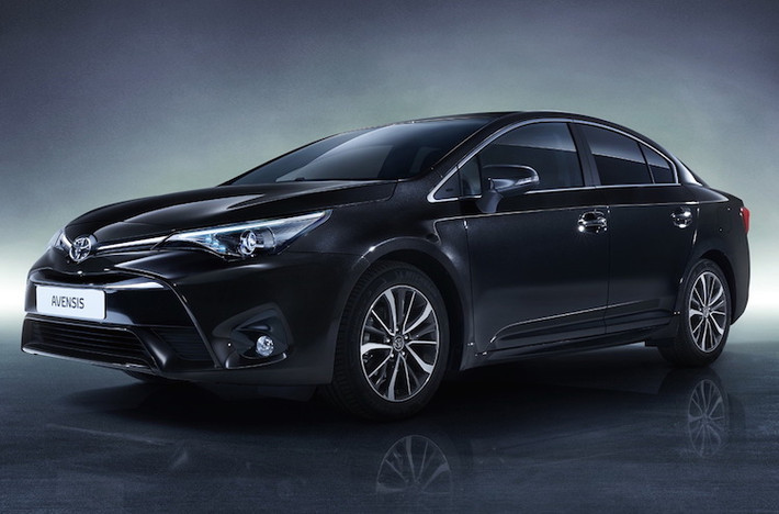 Trên Avensis mới của Toyota, hãng đã cải tiến một vài chi tiết ngoại thất để chiếc xe "ăn nhập" hơn với dòng sản phẩm hiện tại của hãng.