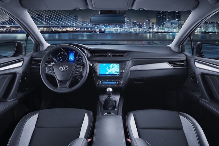 Toyota Avensis được trang bị một số tính năng hiện đại cũng được bổ sung thêm cho xe, chẳng hạn như gói trang bị an toàn Toyota Safety Sense hoàn toàn mới.