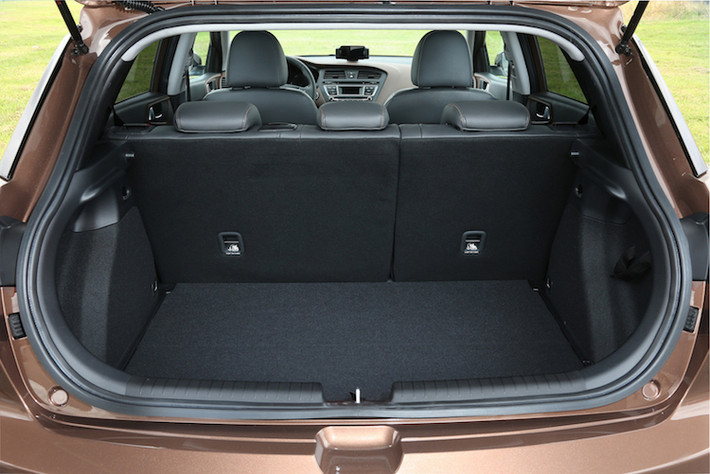 Để tiếp tục giữ vững đà thành công của dòng xe, trong thời gian tới Hyundai Ấn Độ sẽ tiếp tục nâng cấp nhẹ i20. Trong đó, phiên bản mới với hệ thống thông tin giải trí cho hàng ghế sau dự đoán sẽ được tung ra vào tháng 7/2015.