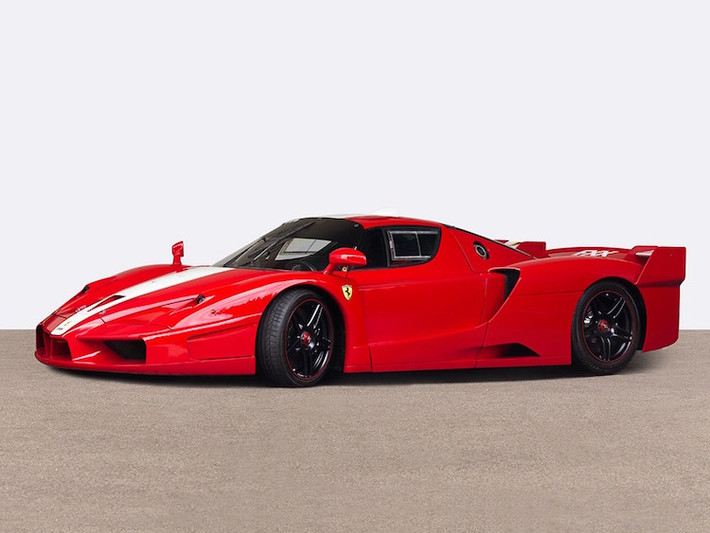 Được phát triển từ mẫu siêu xe "đắt giá" không kém Enzo Ferrari, FXX được coi là chiếc siêu xe hiệu năng siêu cao cuối cùng với hệ động lực truyền thống.