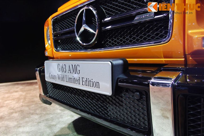 Cản trước của xe có những chi tiết mạ chrome bóng bẩy làm điểm nhấn.
