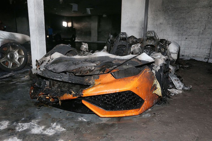 Trong đó, chiếc siêu xe Huracan bị thiệt hại nặng nhất khi đã bị cháy hoàn toàn tất cả các bộ phận.