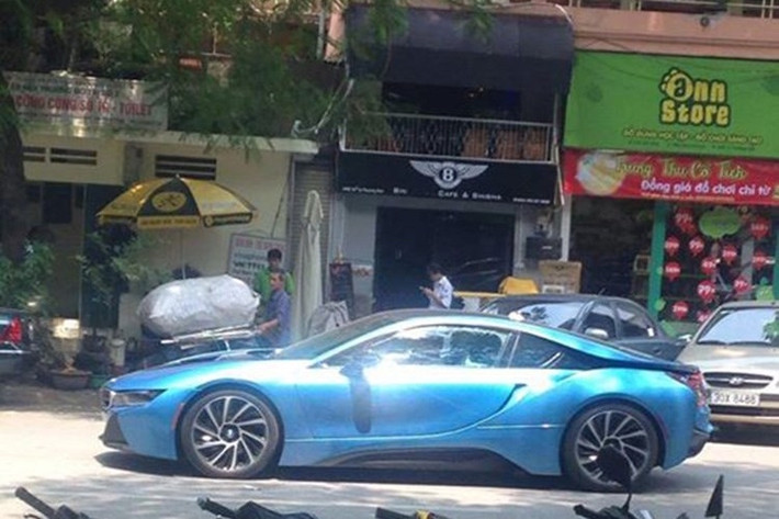 Sau vụ va chạm, hiện chủ nhân chiếc BMW i8 này hiện đã tạm khoá Facebook cá nhân.