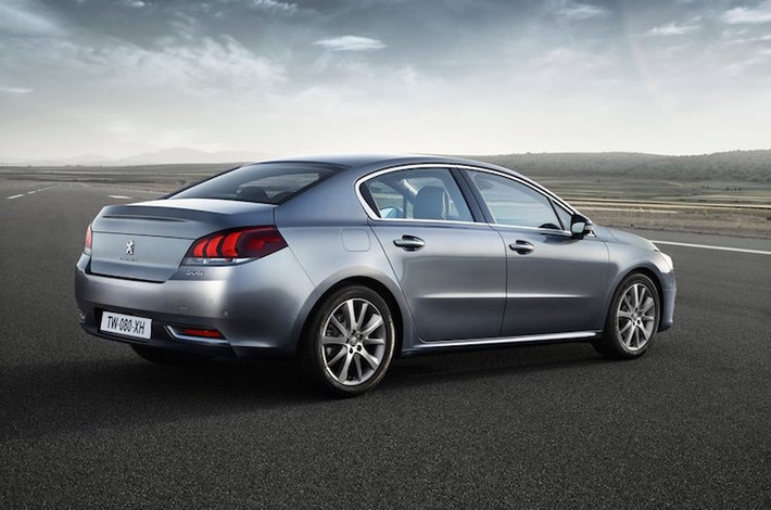 Giống như phong cách thường thấy của Peugeot, đuôi xe có thiết kế đơn giản nhưng tinh tế.
