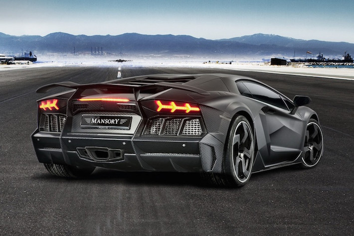 Dựa trên Lamborghini Aventador, hãng đã tạo ra bản độ Carbonado với toàn thân bằng sợi carbon.