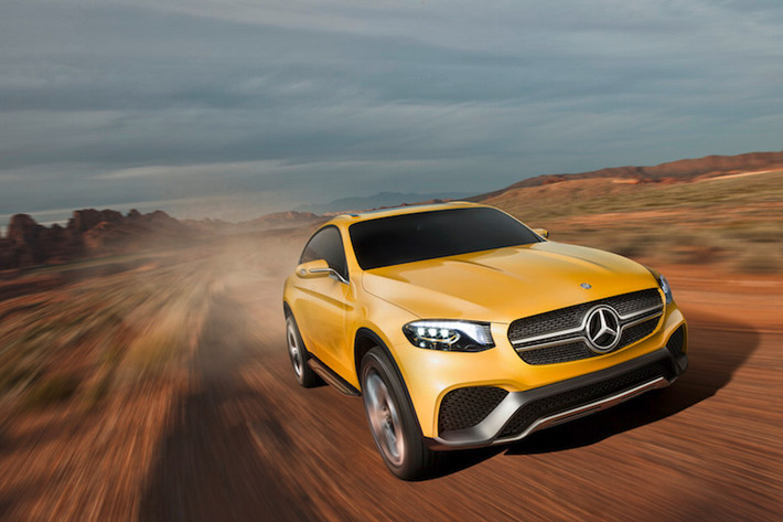 Cản trước có thiết kế tương tự GLE 63 AMG, nhưng có đèn pha nhỏ gọn hơn.