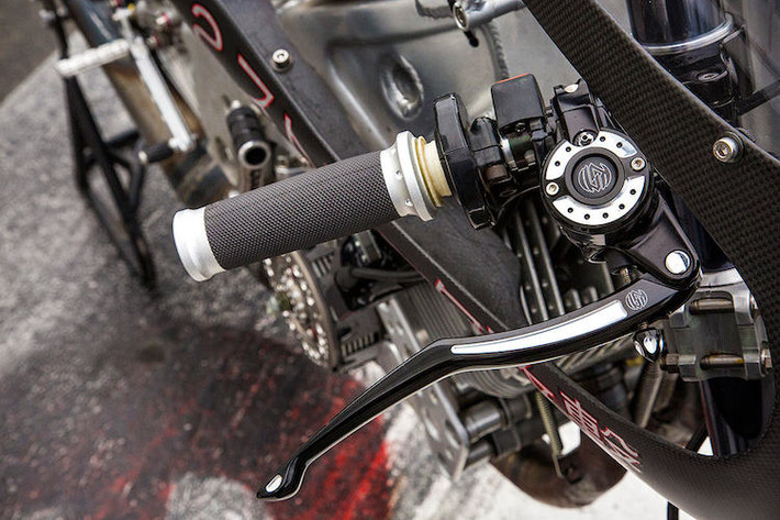 Giảm xóc trước là loại Ohlins FG43 Road & Track, trong khi phuộc sau là Ohlins TTX. Chảng 3 của xe cũng lấy từ TZ250, những đồng hồ chỉ báo từ xe đua MotoGP 500 phân khối trước đây. Những phụ kiện "lặt vặt" khác do xưởng Roland Sands sản xuất.