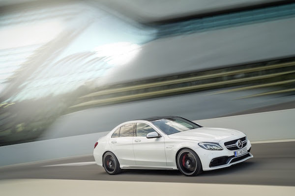 Trong khi đó, những con số này trên bản C63 S là 503 mã lực và 700 Nm.