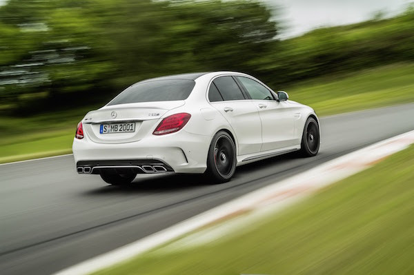 Trong khi C63 S AMG được bán với giá 72.825 USD.