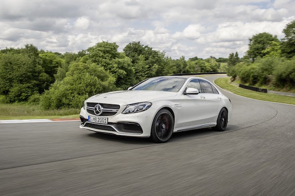 Theo thông tin từ Mercedes-Benz, giá của mẫu C63 AMG tại Mỹ là 64.825 USD .
