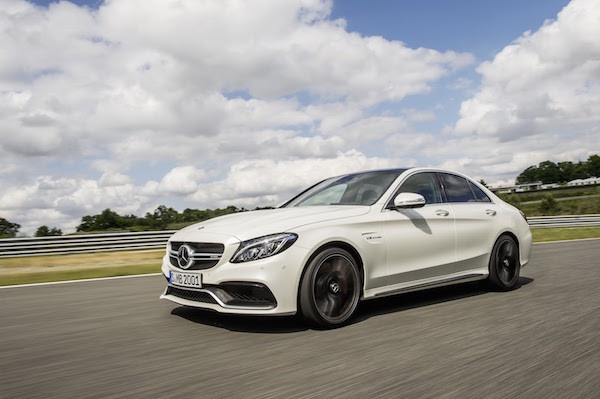Tuy nhiên C63 AMG chỉ có công suất tối đa 469 mã lực cùng mô-men xoắn 650 mã lực.