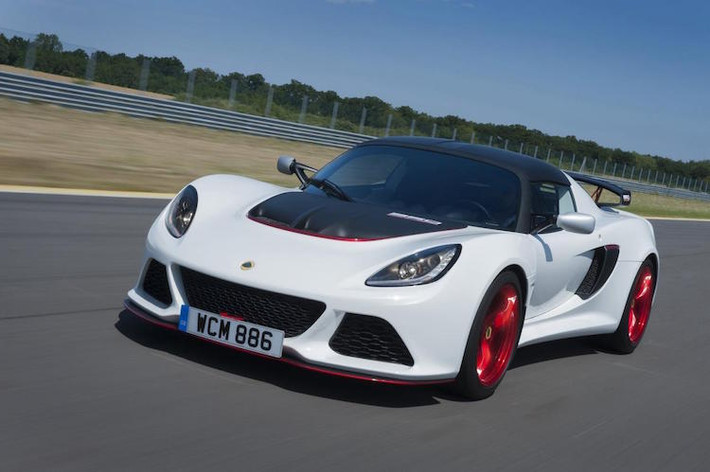 Sức mạnh của Exige360 Cup được cung cấp bởi khối động cơ V6 3.5l từ Toyota Camry. Tuy nhiên, Lotus đã trang bị thêm bộ siêu nạp để nâng công suất lên thành 355 mã lực/400 Nm.