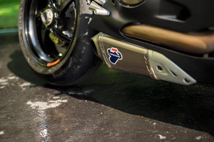 Động cơ nguyên bản của 1199 Panigale S vẫn được giữ nguyên, cũng giống như pô Termignoni hiệu năng cao.
