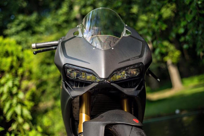 Từng tạo ra một phiên bản full carbon cho chiếc 999S trước đây, hãng độ này vừa bắt tay vào thực hiện bộ vỏ bằng sợi carbon cho siêu môtô 1199 Panigale S.