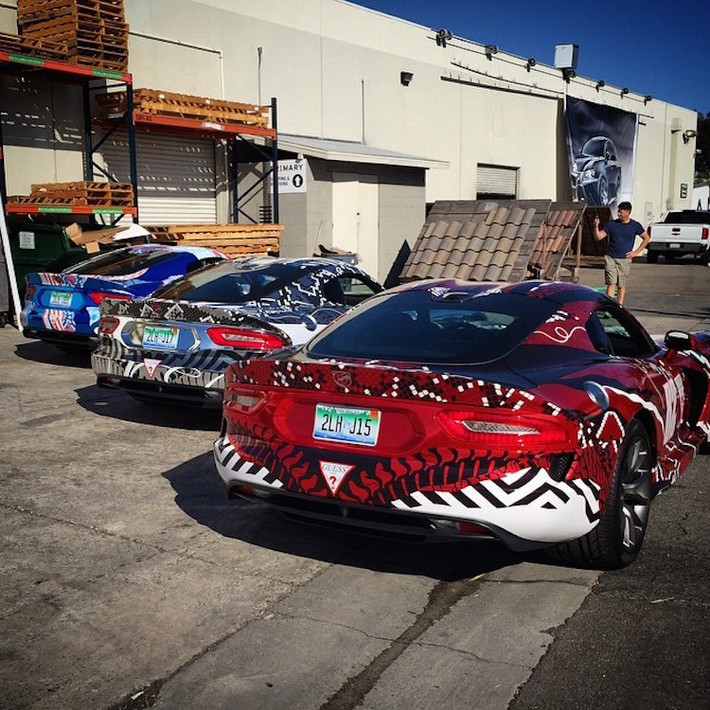 Cả 3 cô gái đều sẽ phải điều khiển những chiếc siêu xe "cơ bắp" Dodge Viper từ Stockholm - Thuỵ Điển tới Las Vegas - Mỹ.
